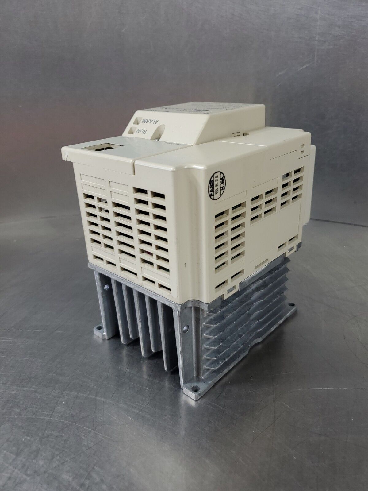 YASKAWA CIMR-V7NU40P7 SPEC:40P71 V7N Varispeed DeviceNet Drive.               1C