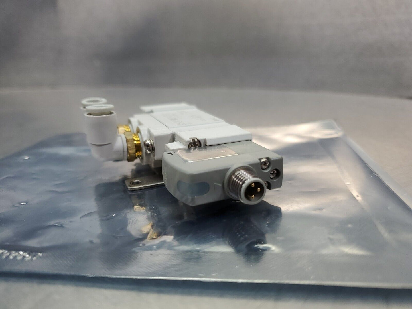 SMC SY5120-5W0Z-01T-F2 SOLENOID VALVE 0.15-0.7MPA.                          6-E1