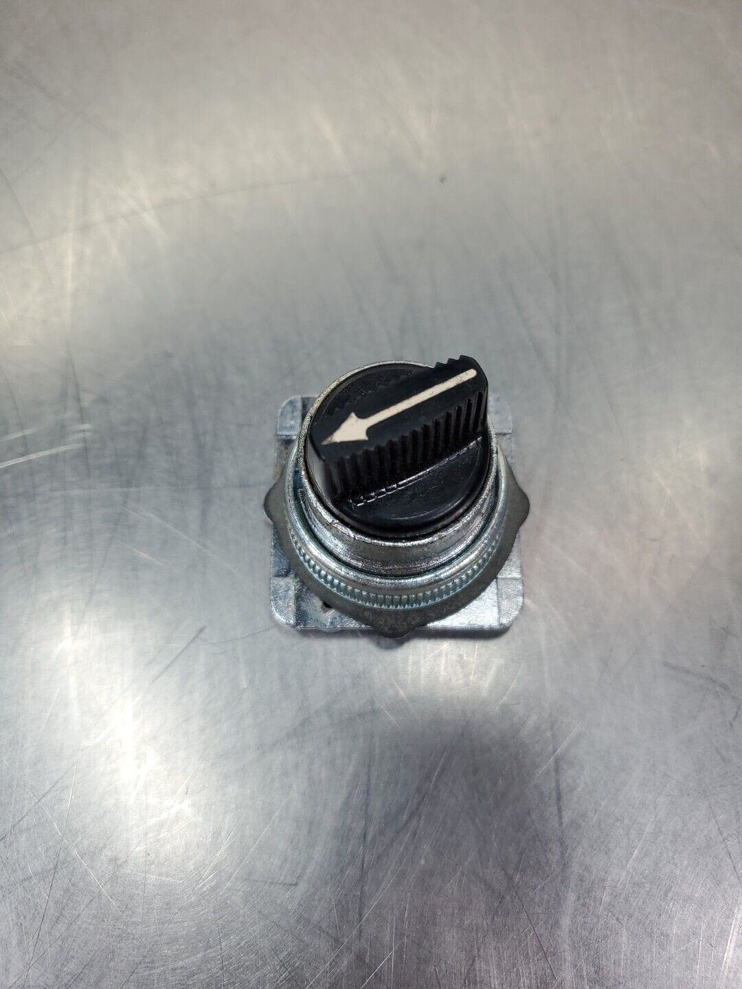 REES 40201-136 (R201) Switch Control Knob.                                 4E-34