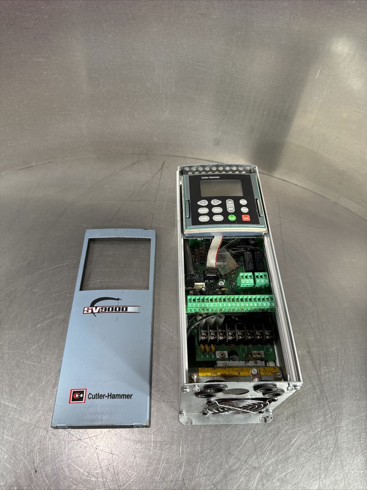 Eaton CH SV9000 SV9F30AC-5M0B00 3 HP 480vAC VFD VARIABLE FREQUENCY DRIVE @2A