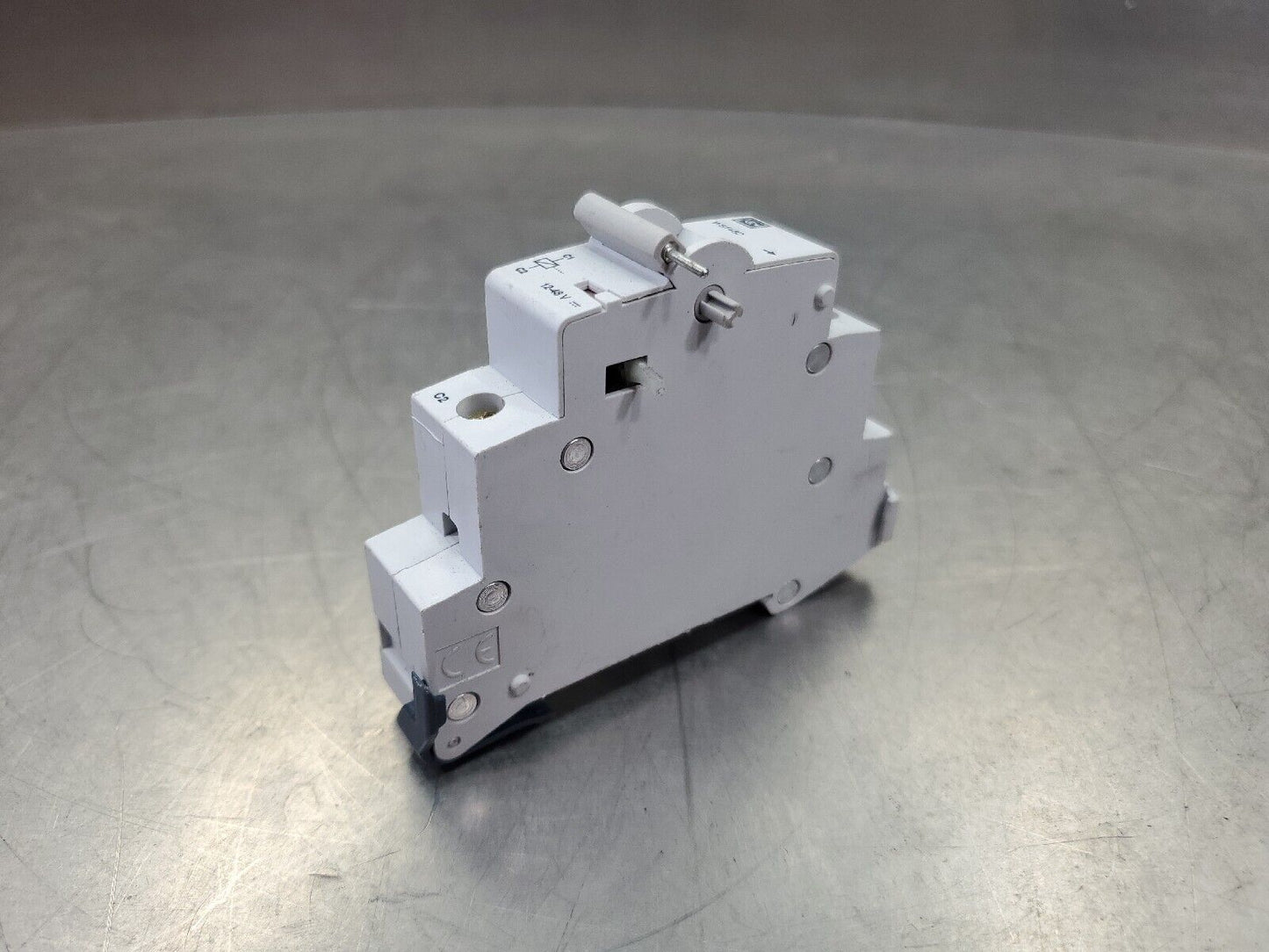 Cutler-Hammer WST48D 12-48 V Shunt Trip Breaker.                          4E-11