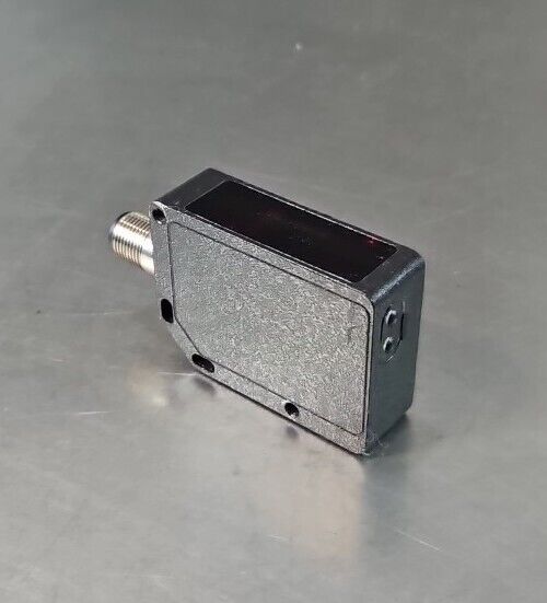 BANNER QMT42VN6FF2000Q FIXED FIELD SENSOR 10-30VDC RANGE 2000MM.        Loc5E-19