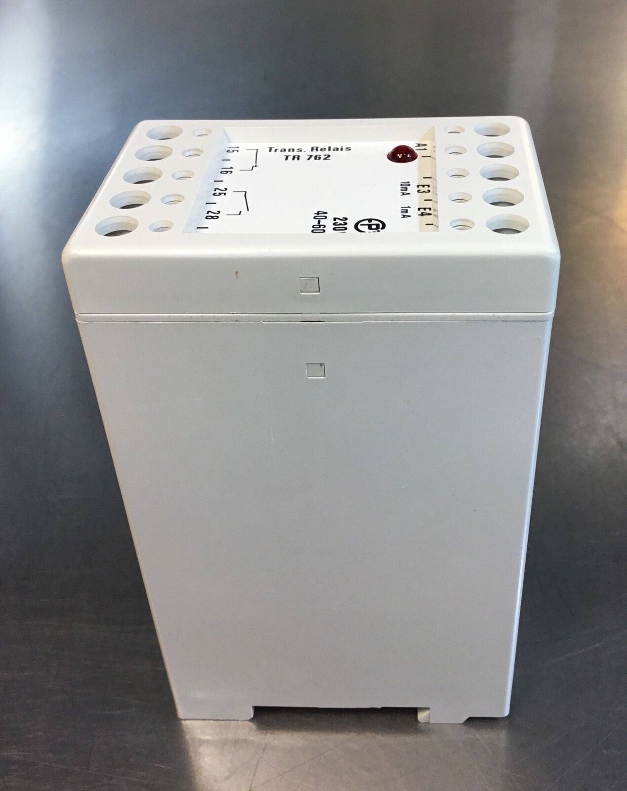 Trans. Relais  TR 762  Relay 220V 40-60Hz.     4C