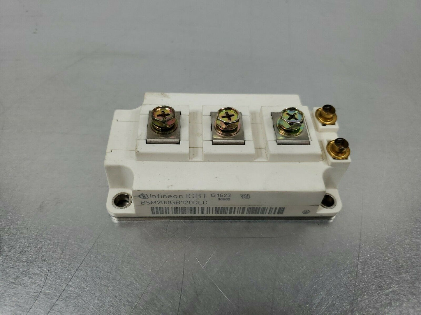 Infineon IGBT module BSM200GB120DLC.              3H